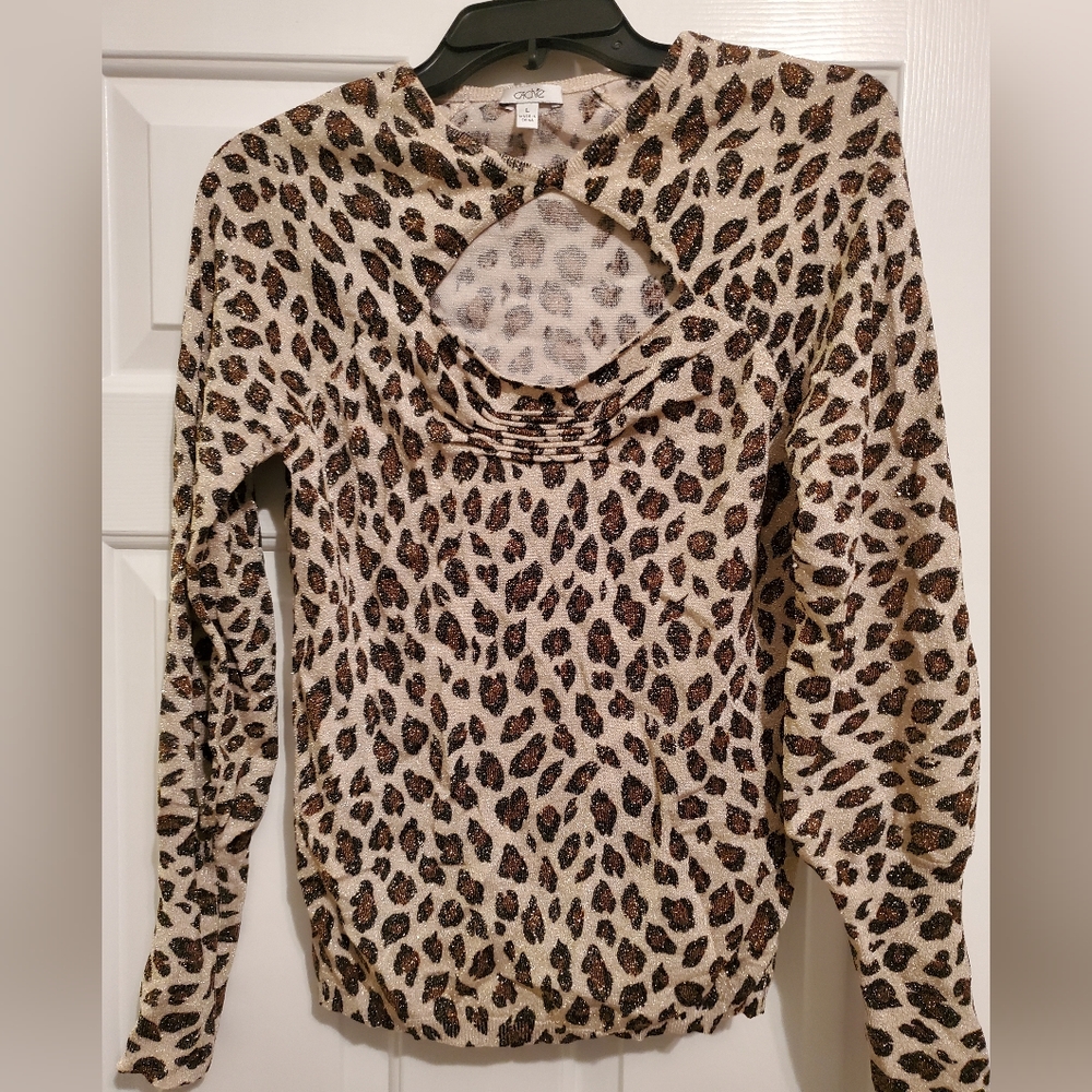 Cache leopard gold metallic keyhole top
